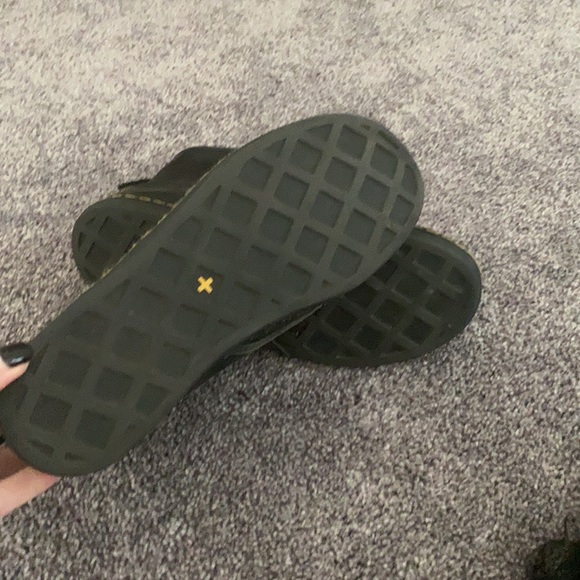 Dr. Martens - Picture 3 of 4